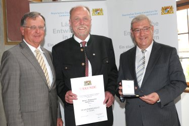 Bei der Verleihungsfeier mit dabei war auch Miesbachs stellvertretender Landrat Arnfried Frber