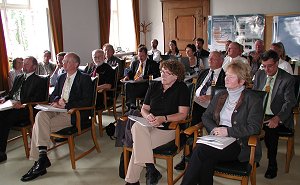 Im Vordergrund die Bewertungskommission