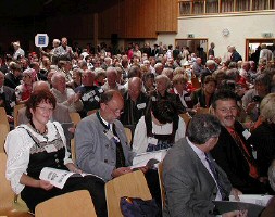 Warten in der Walserhalle auf die Preisverleihung