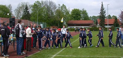 Mit dem Klang der italienischen Nationalhymne wurde der Pokal berreicht.