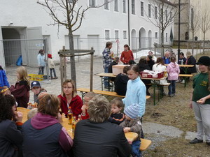 Brotzeitmachen nach dem Ramadama in Weyarn